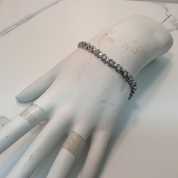Lady's 10k WHITE Solid Real Gold Diamond XO Hearts and Kisses Bracelet 7.5g - Picture 8 of 8